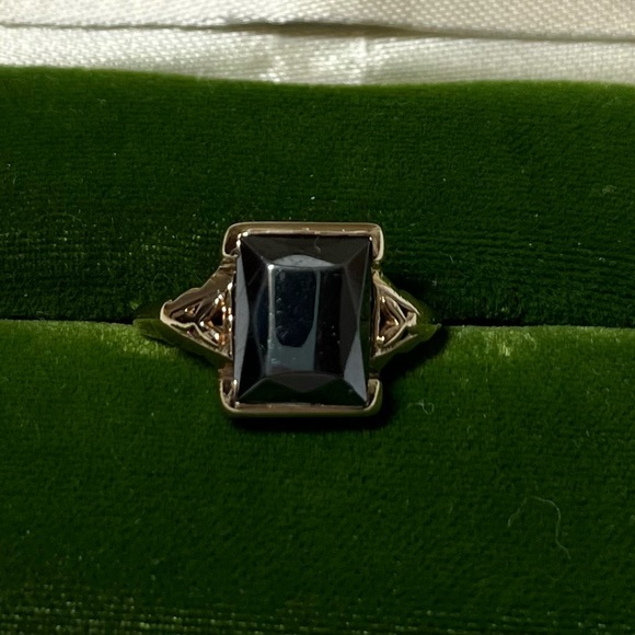 10K Yellow Gold VINTAGE HEMATITE SOLITAIRE RING - Picture 2 of 9